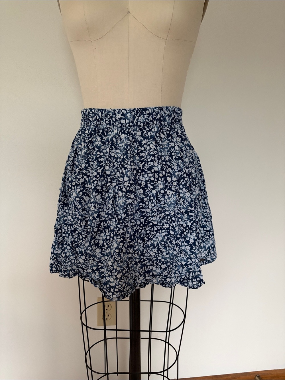 Hollister Navy and White Floral Skirt